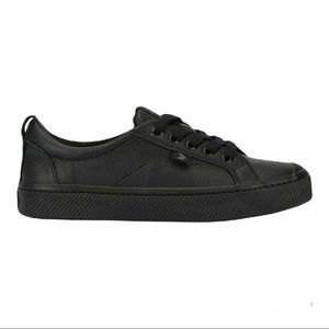 NWT Cariuma OCA low top leather sneaker